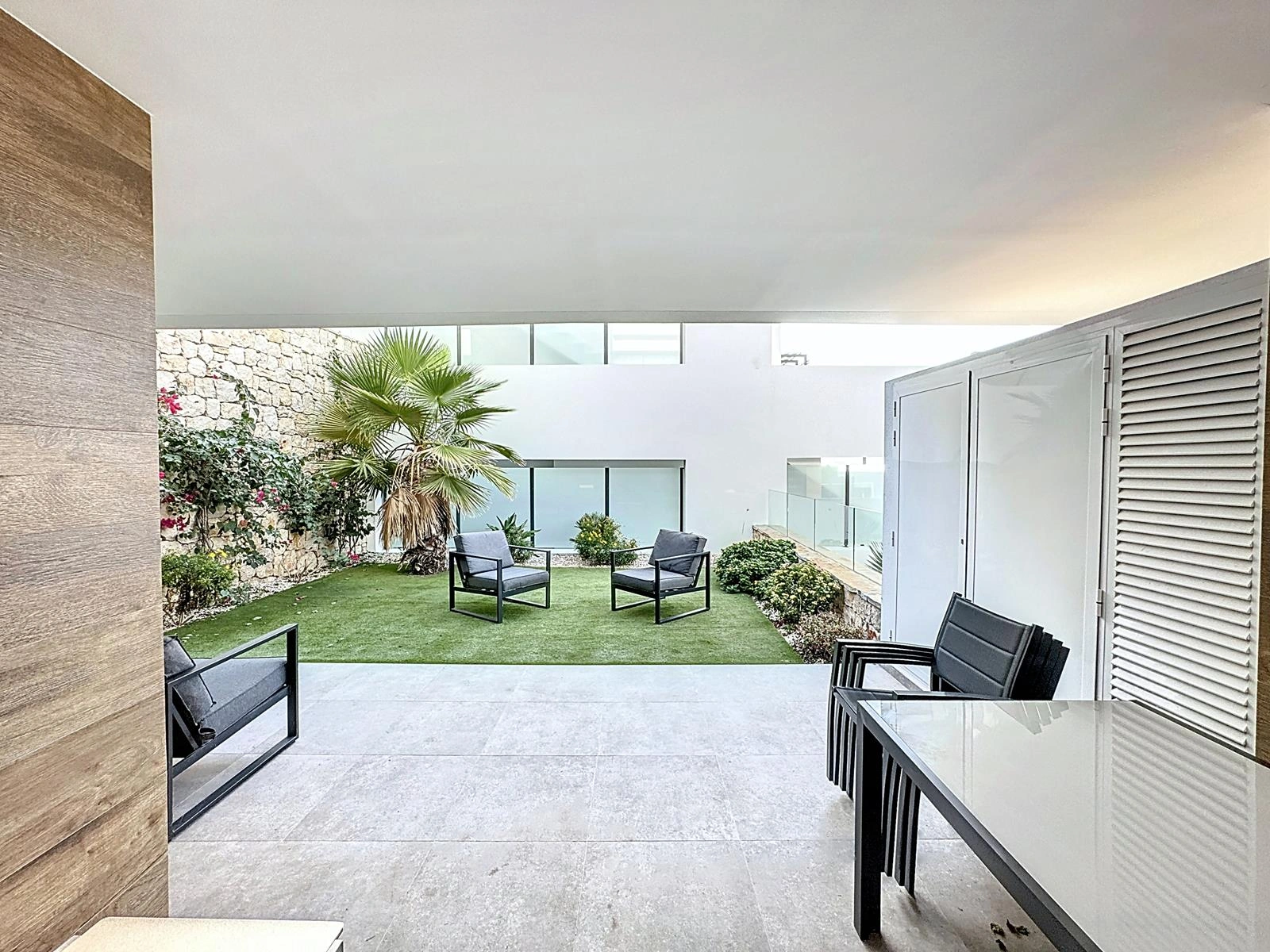 Cumbre del Sol, modern apartment with private garden