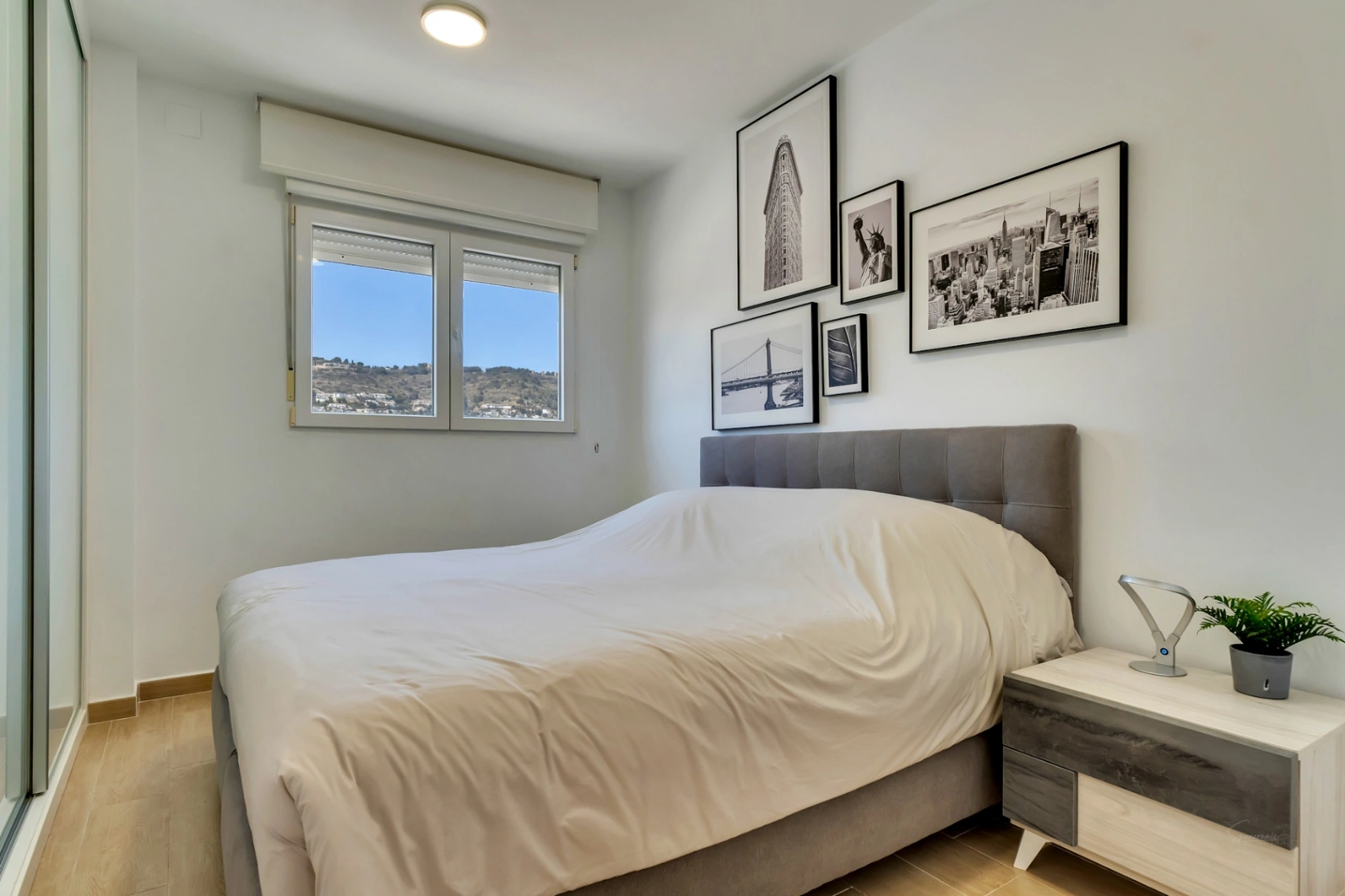 Modern townhouse with 4 bedrooms, private patio, pool, and parking near the historic center of Jávea.