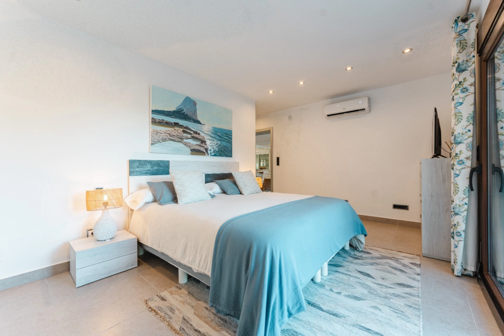 Beautiful Ibicenco Style Villa with Sea Views for Sale in Moraira