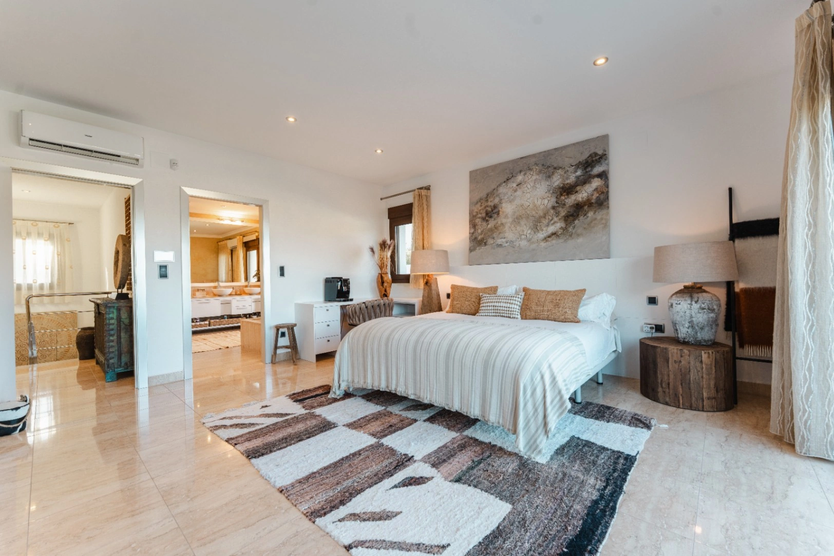 Beautiful Ibicenco Style Villa with Sea Views for Sale in Moraira