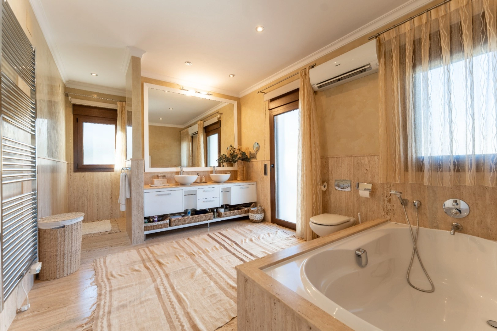 Beautiful Ibicenco Style Villa with Sea Views for Sale in Moraira