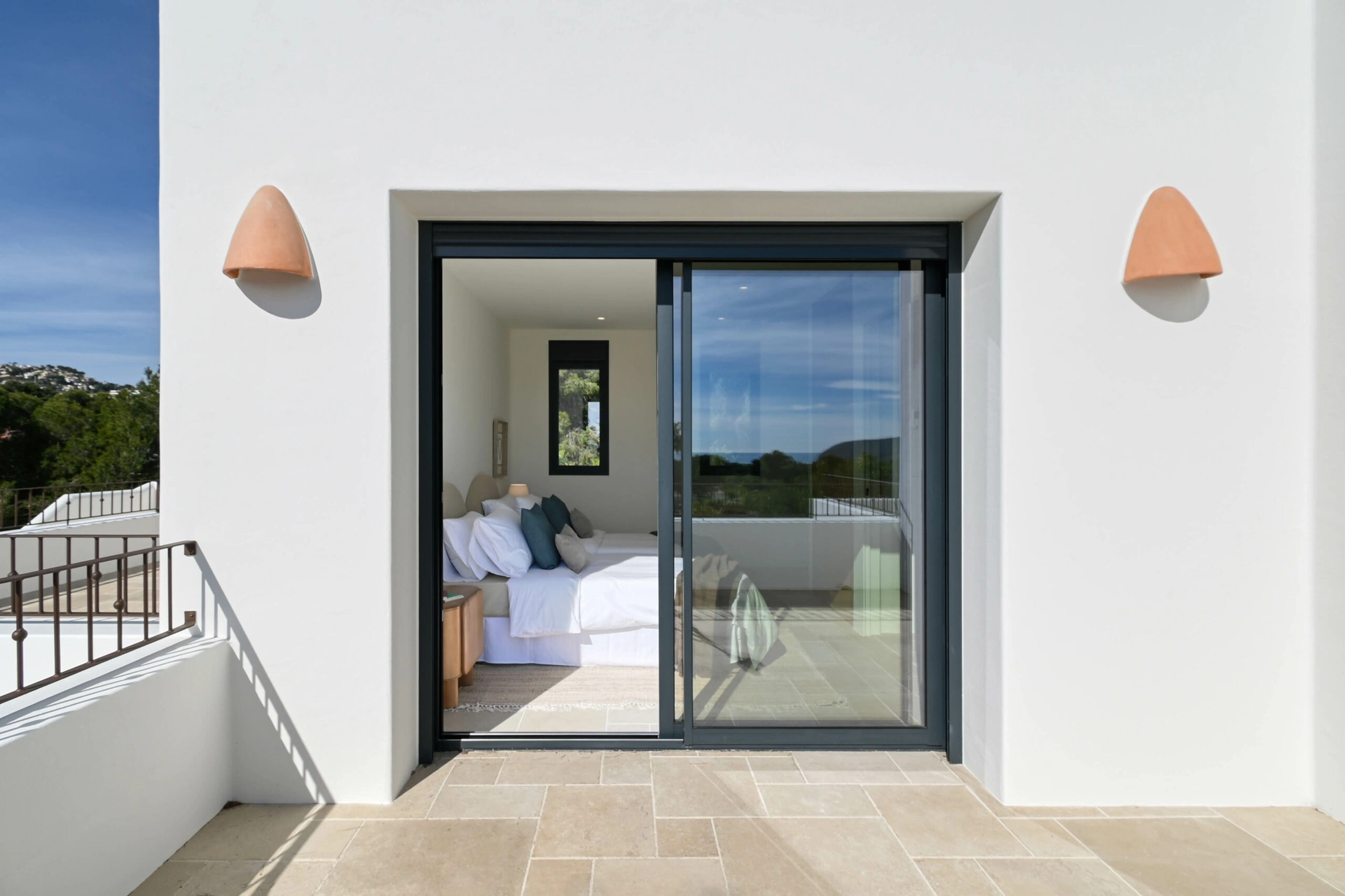 Luxe nieuwbouw in Ibiza-stijl met exclusief design en top locatie te koop in Moraira