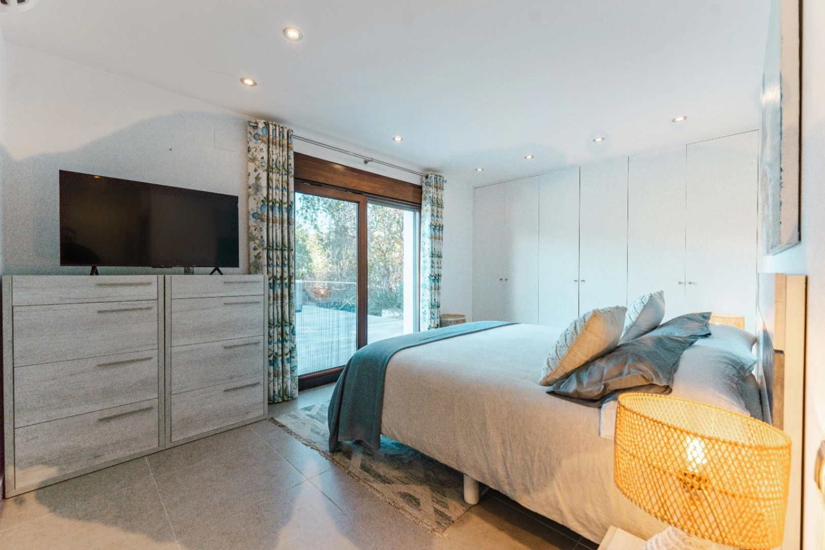 Beautiful Ibicenco Style Villa with Sea Views for Sale in Moraira