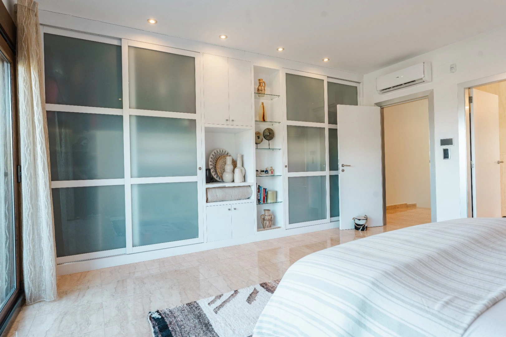 Beautiful Ibicenco Style Villa with Sea Views for Sale in Moraira