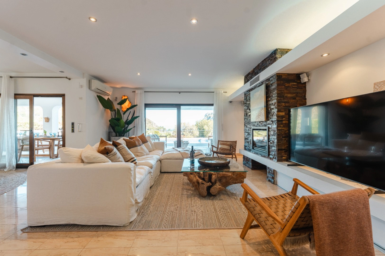 Beautiful Ibicenco Style Villa with Sea Views for Sale in Moraira