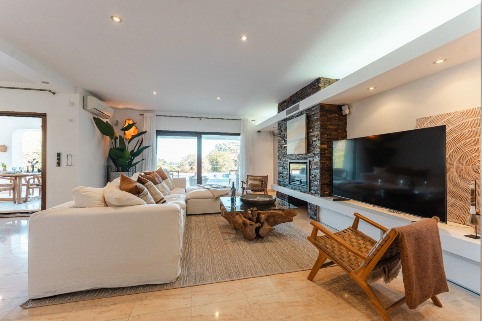 Beautiful Ibicenco Style Villa with Sea Views for Sale in Moraira