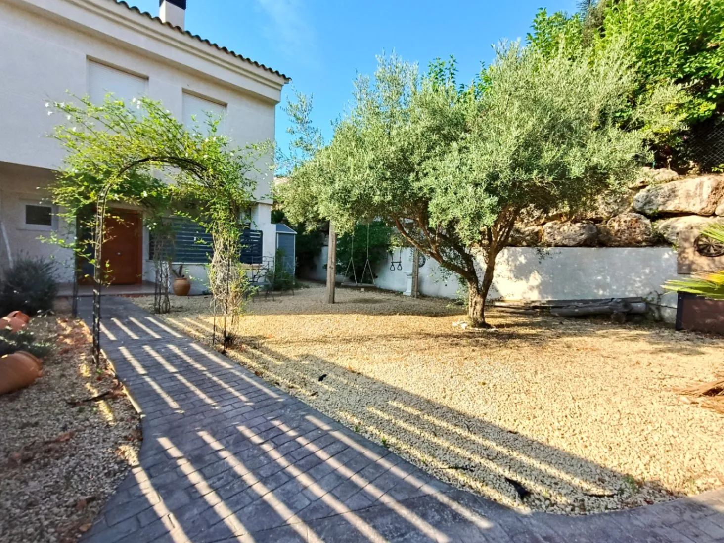 Semi-detached villa with garden and swimming pool in a quiet residential area of Moraira