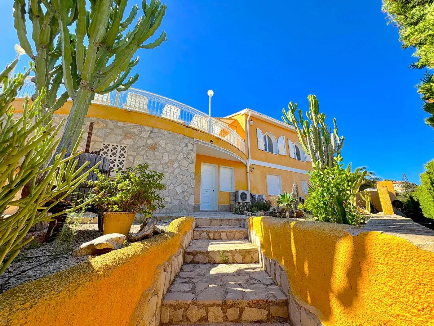 Cumbre del Sol villa with sea views and private pool