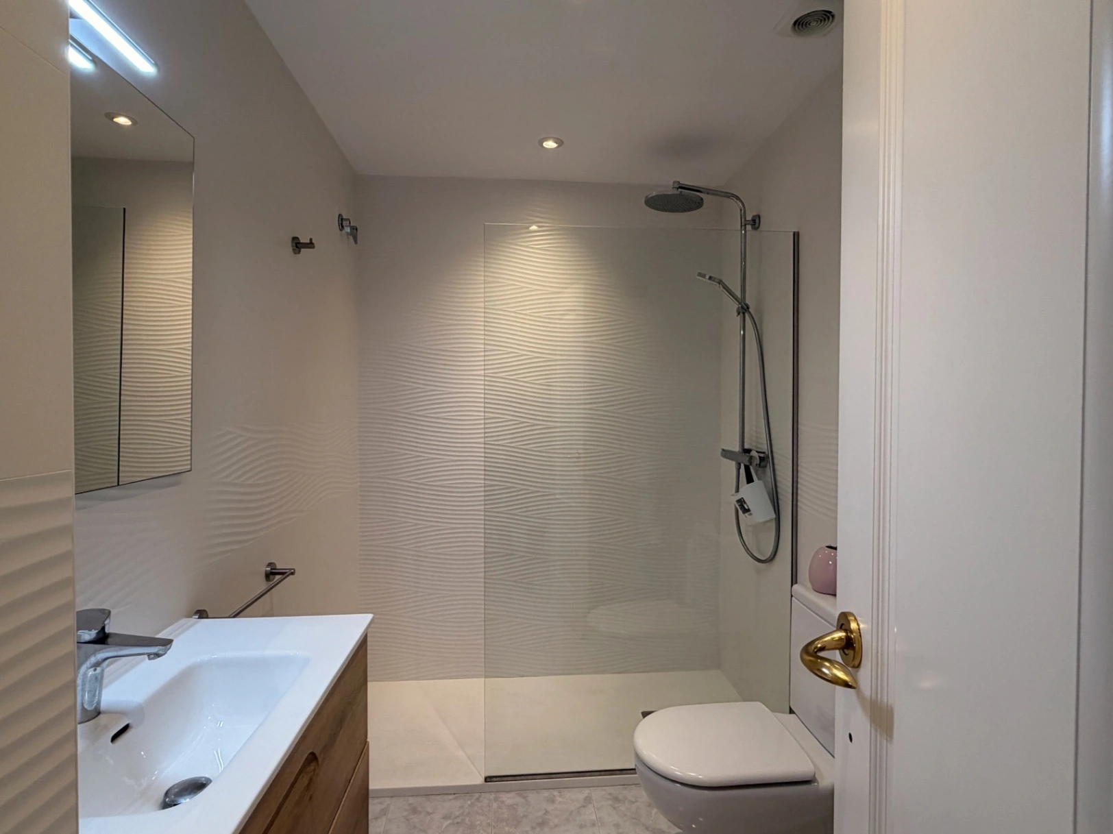 First line apartment with sea view for sale in Platgetes, Moraira