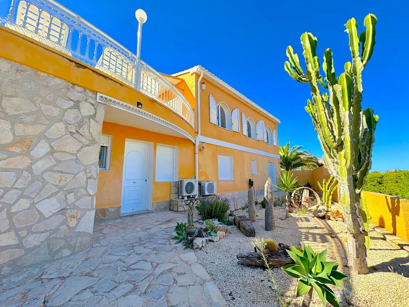 Cumbre del Sol villa with sea views and private pool