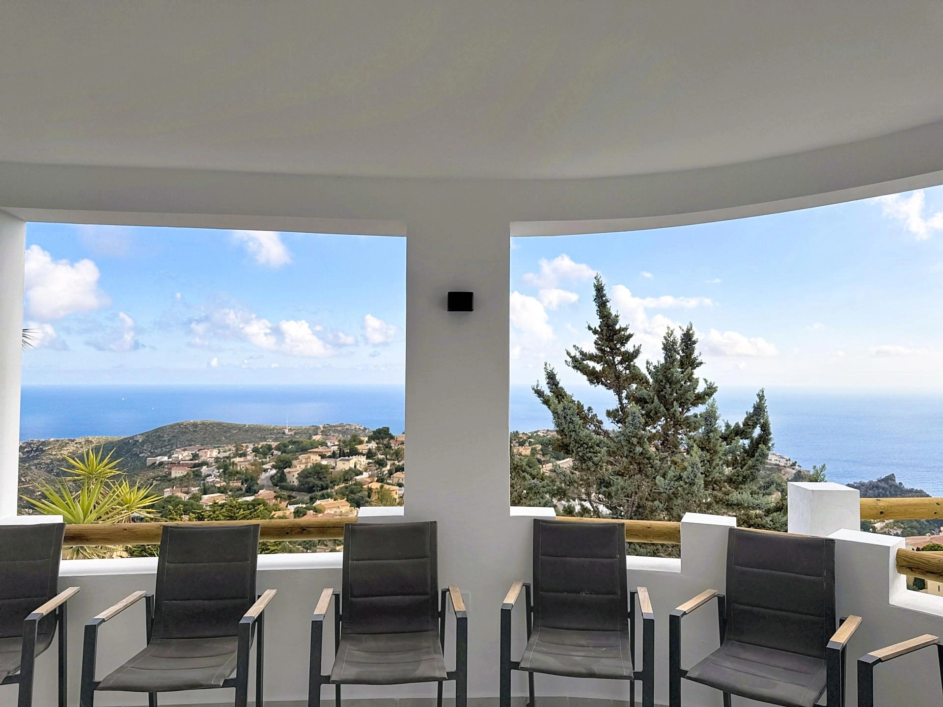 Cumbre del Sol villa renovated with panoramic sea views