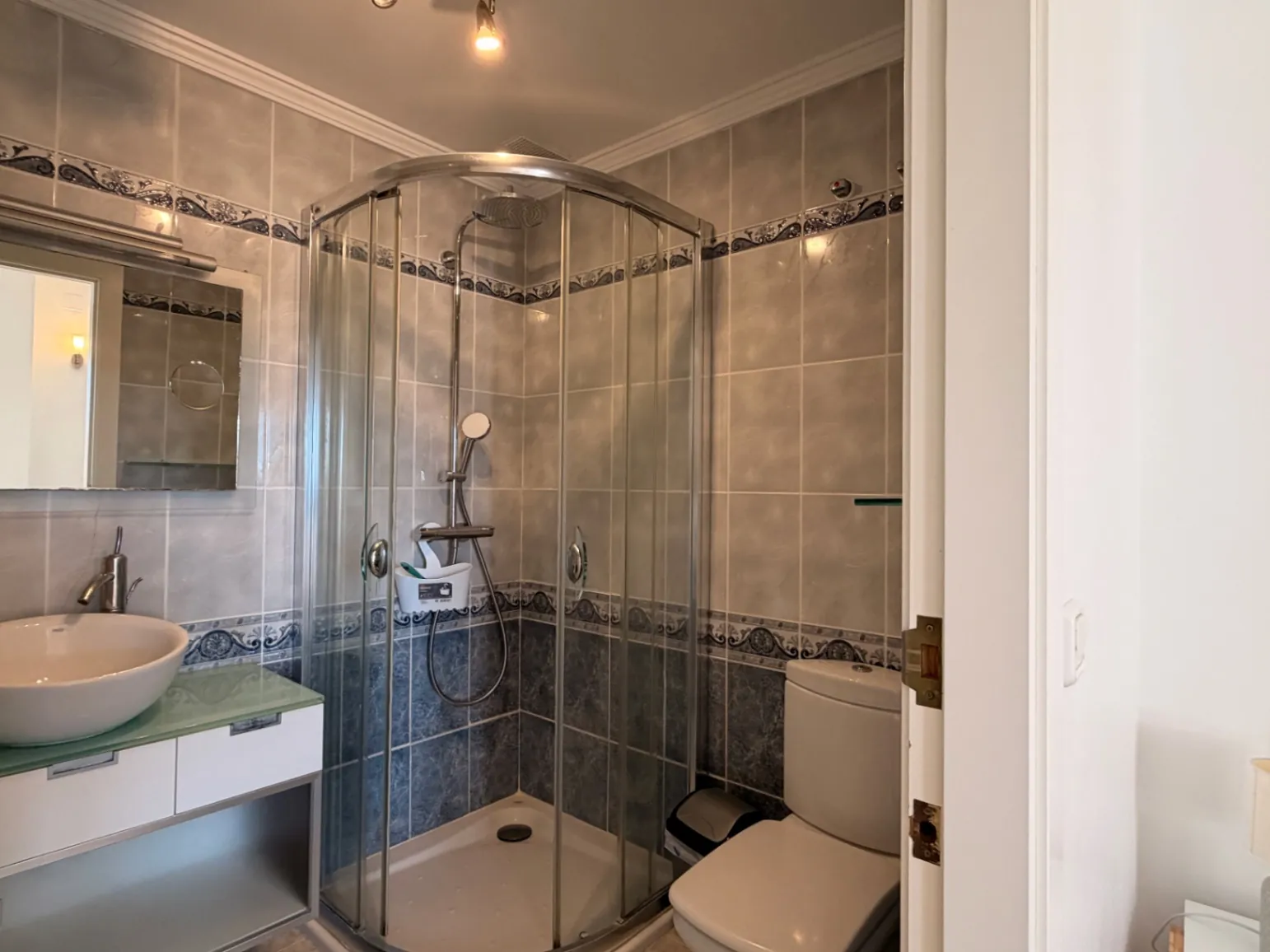 First line apartment with sea view for sale in Platgetes, Moraira