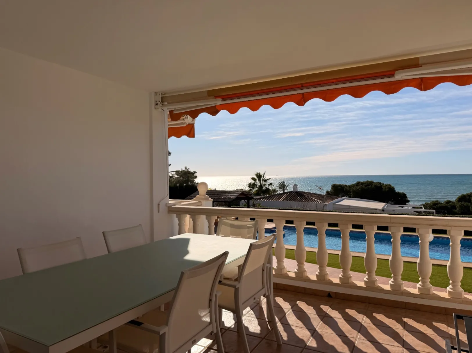 First line apartment with sea view for sale in Platgetes, Moraira