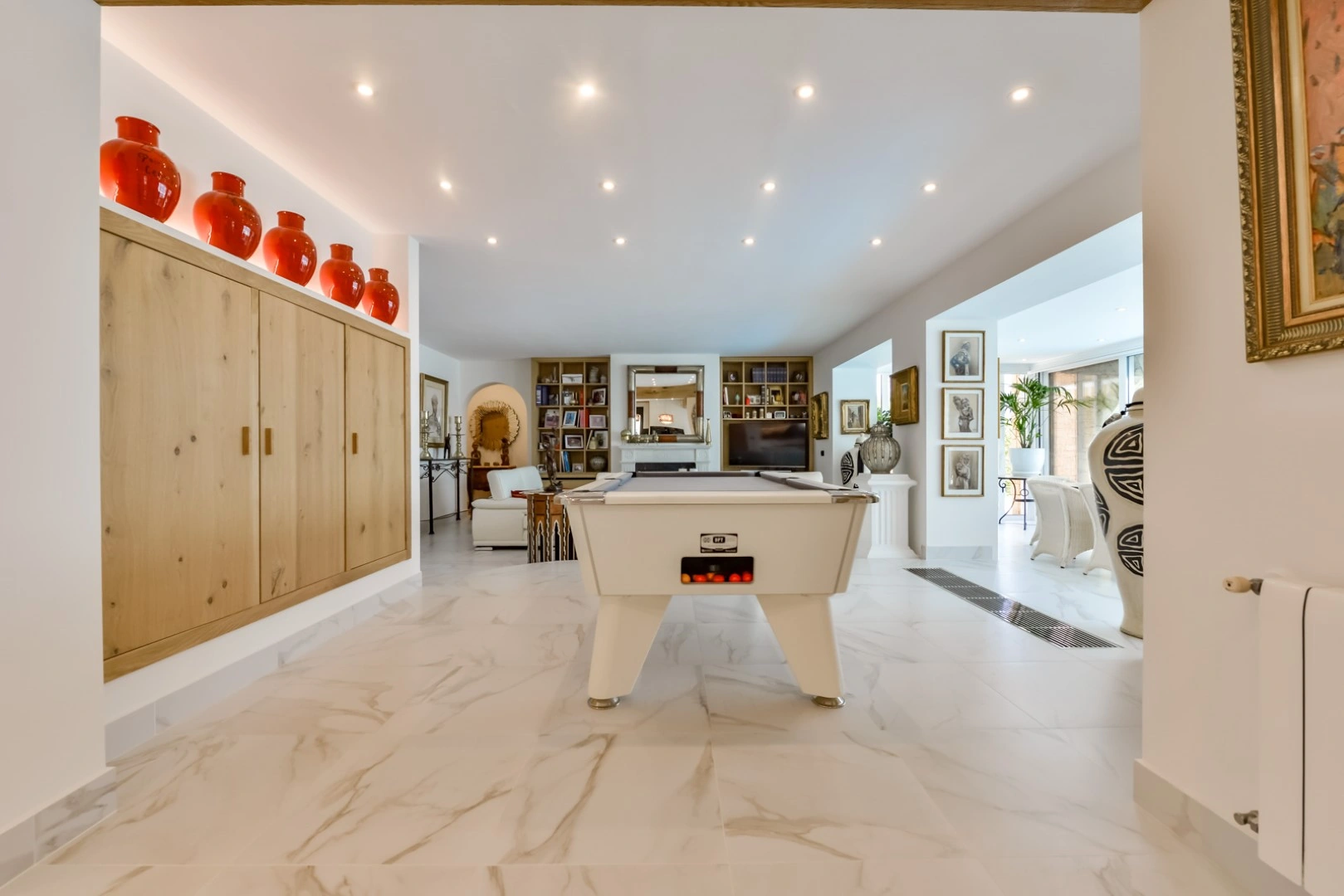 VILLA WITH FRONTLINE SEA VIEWS
