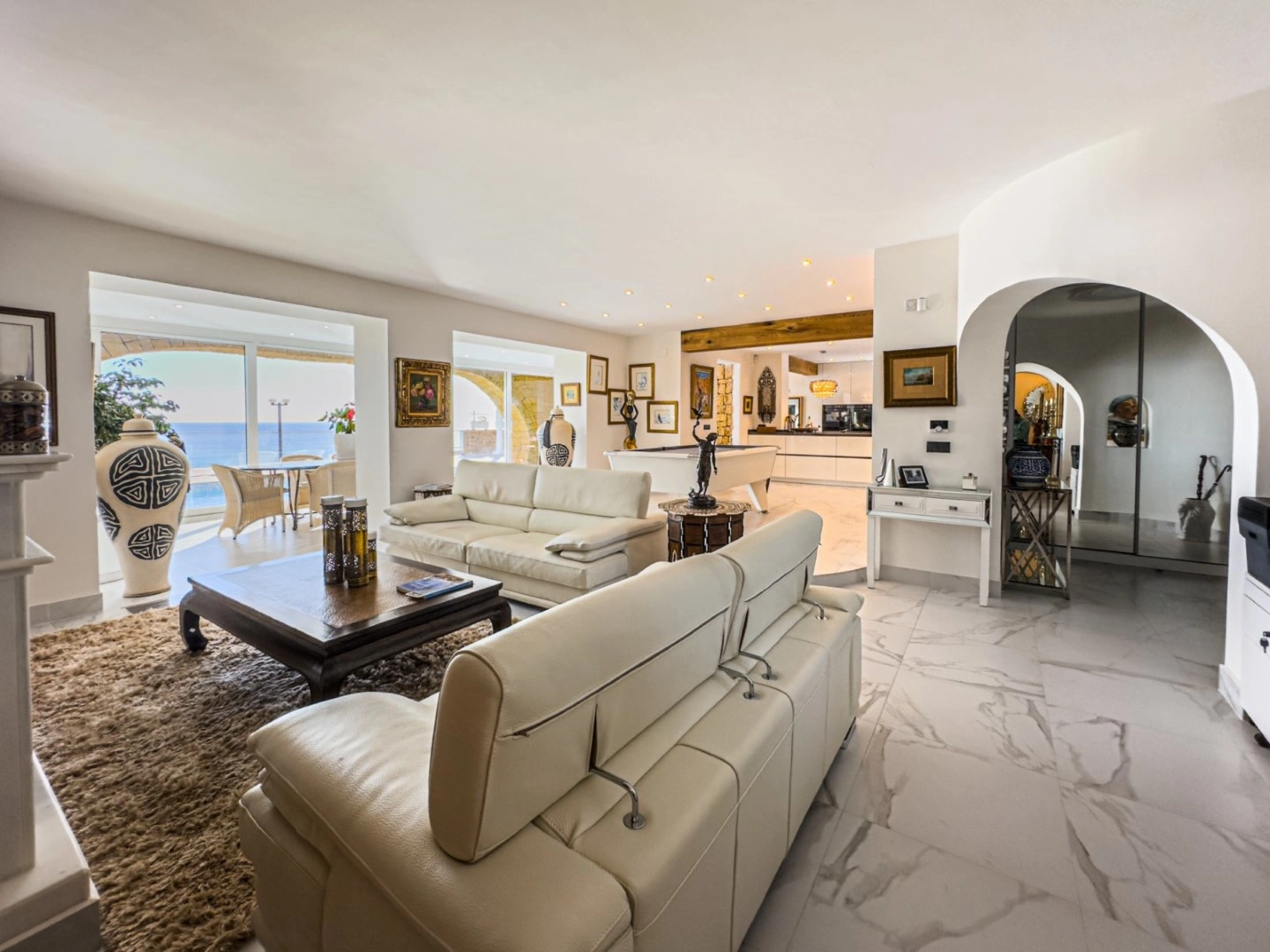 VILLA WITH FRONTLINE SEA VIEWS
