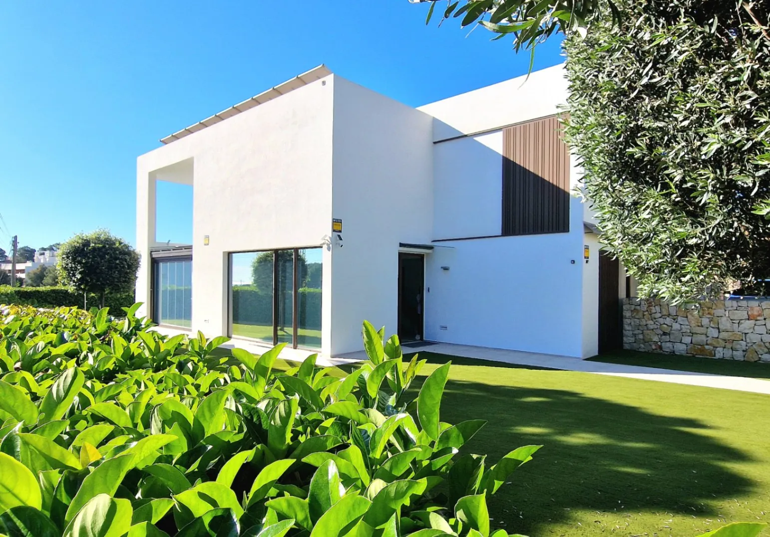 Walk to town and beach villa for sale in La Cometa Moraira