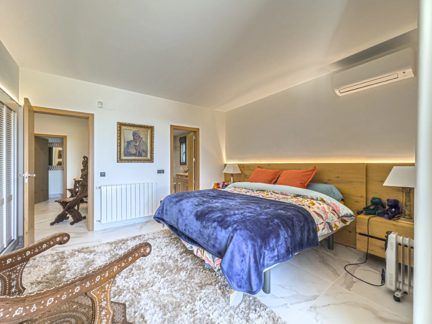 VILLA WITH FRONTLINE SEA VIEWS