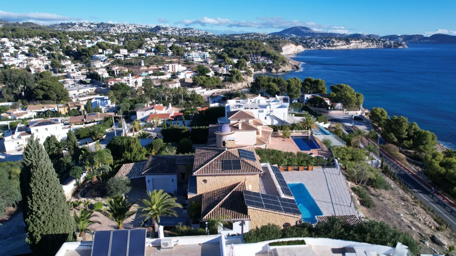 VILLA WITH FRONTLINE SEA VIEWS