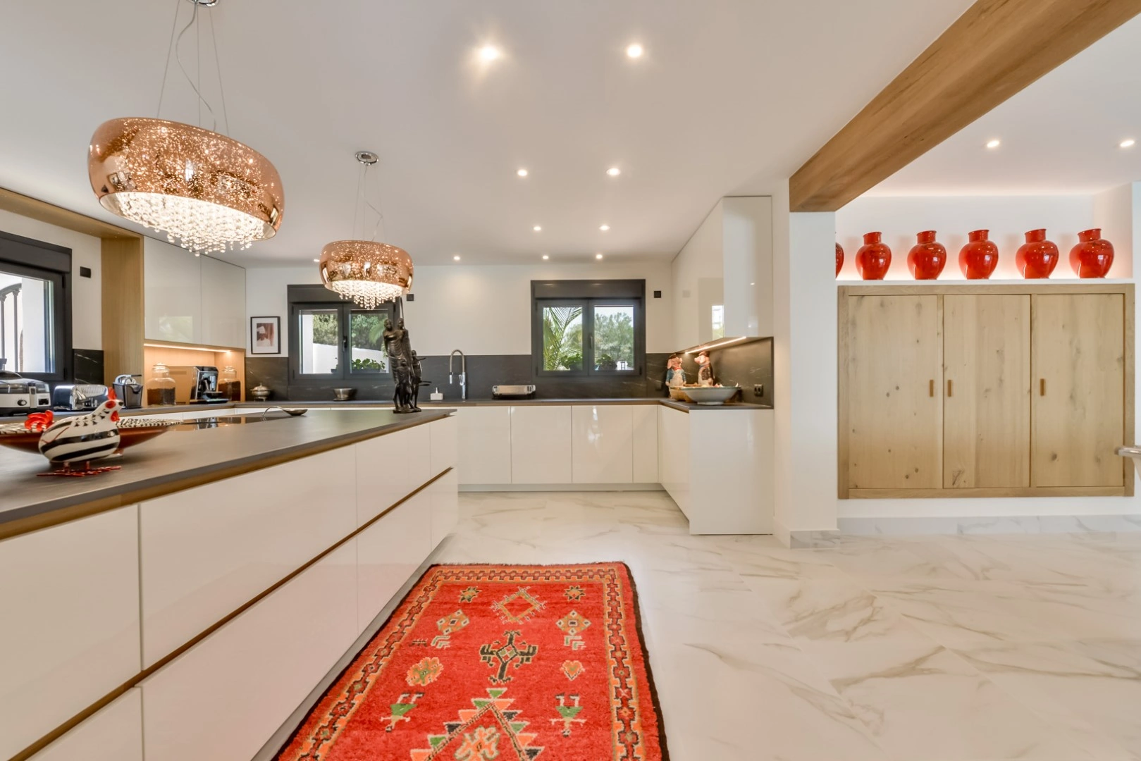 VILLA WITH FRONTLINE SEA VIEWS
