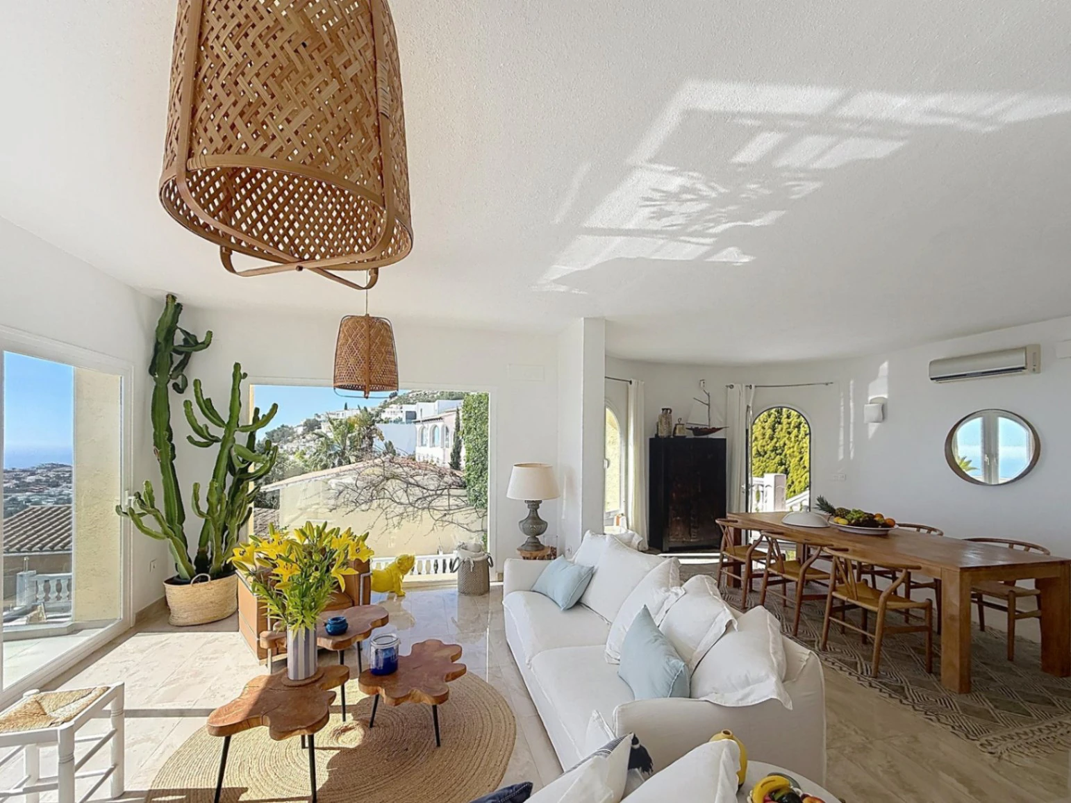 Cumbre del Sol villa renovated with spectacular sea views