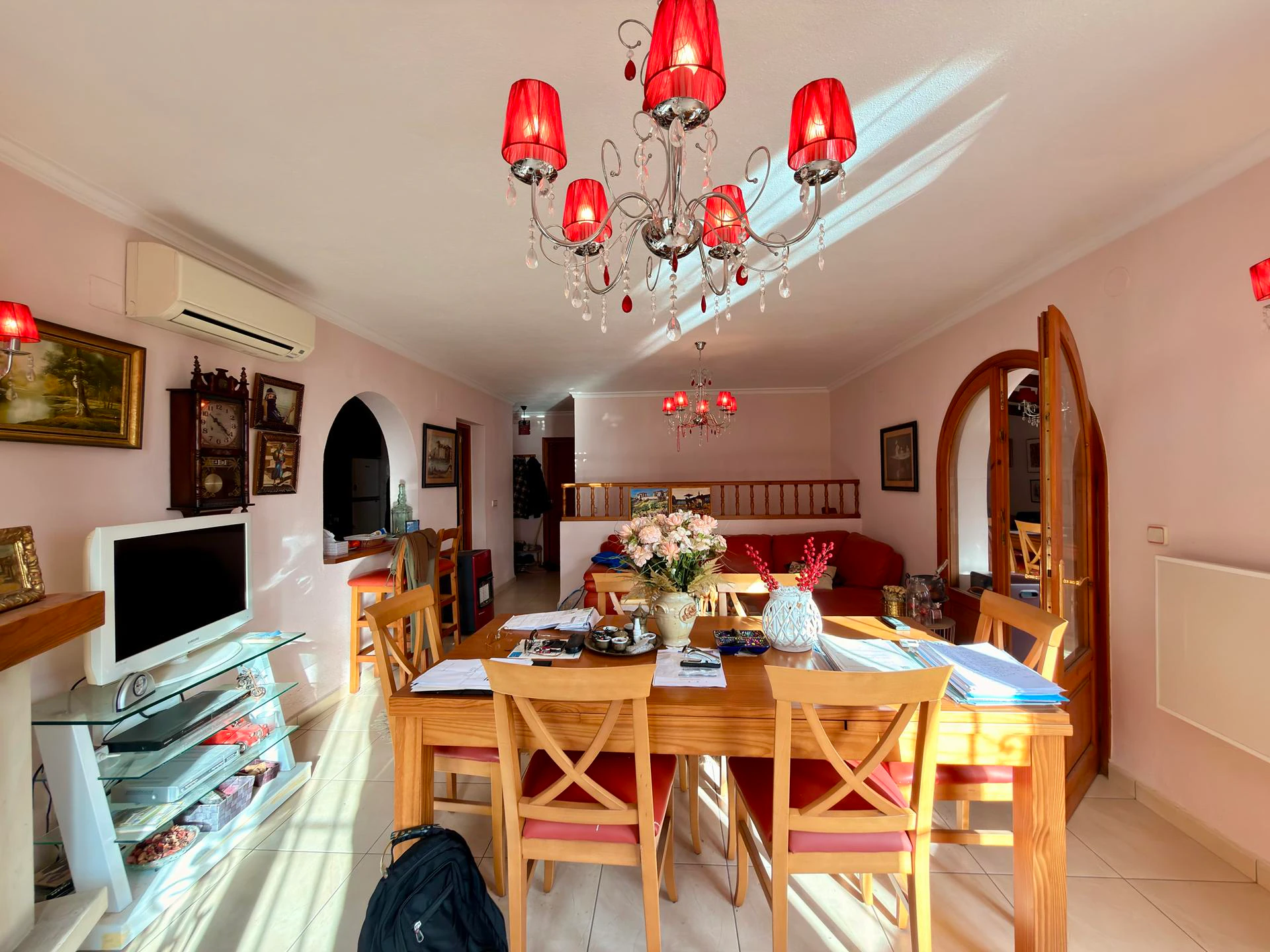 Cumbre del Sol: a Mediterranean-style villa with a swimming pool and sea views