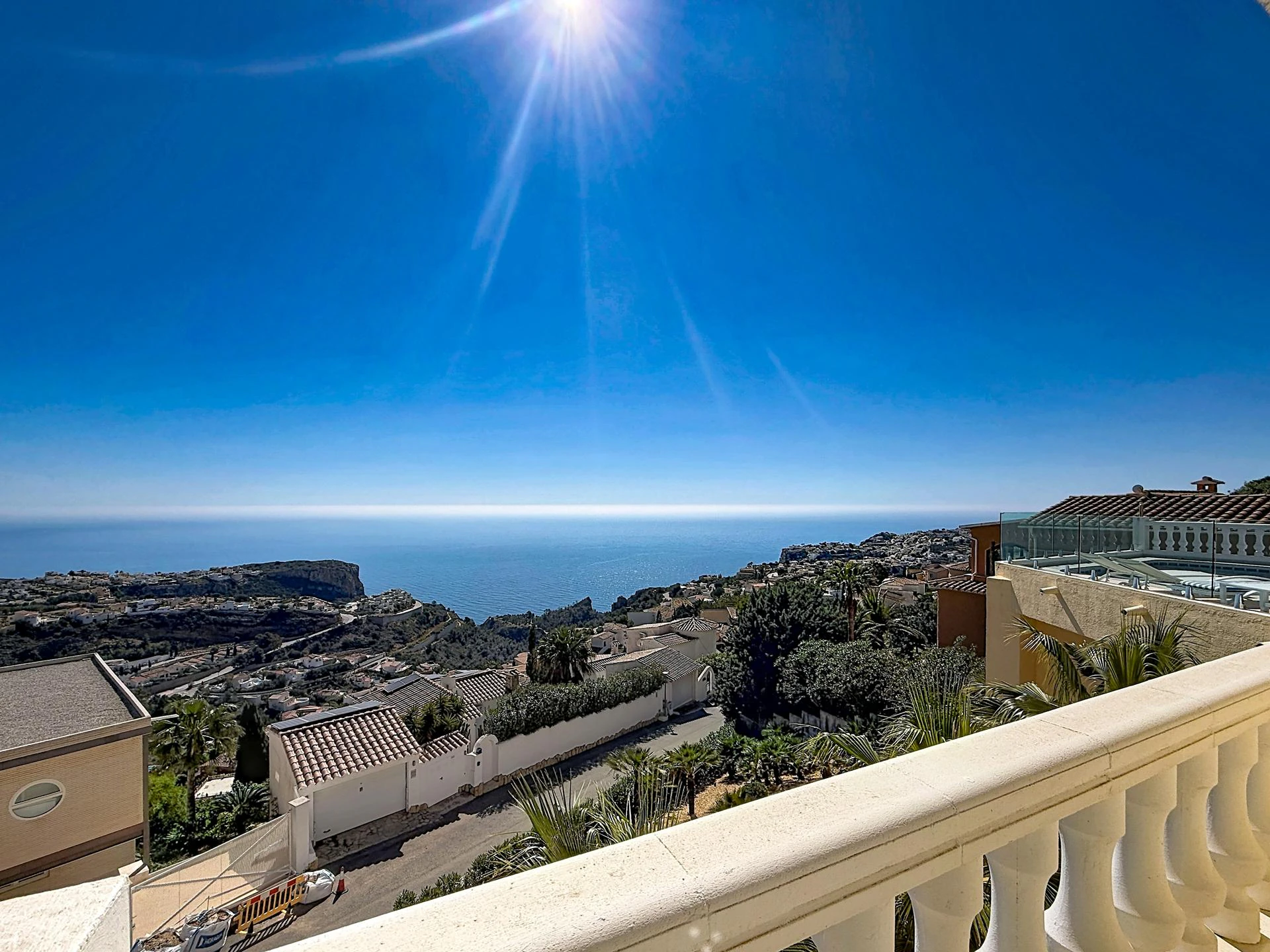 Cumbre del Sol villa renovated with spectacular sea views