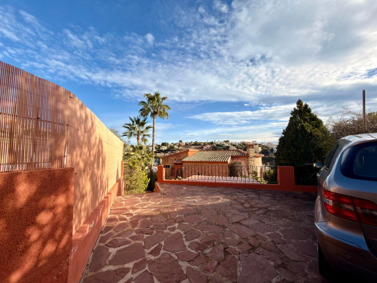 Cumbre del Sol: a Mediterranean-style villa with a swimming pool and sea views