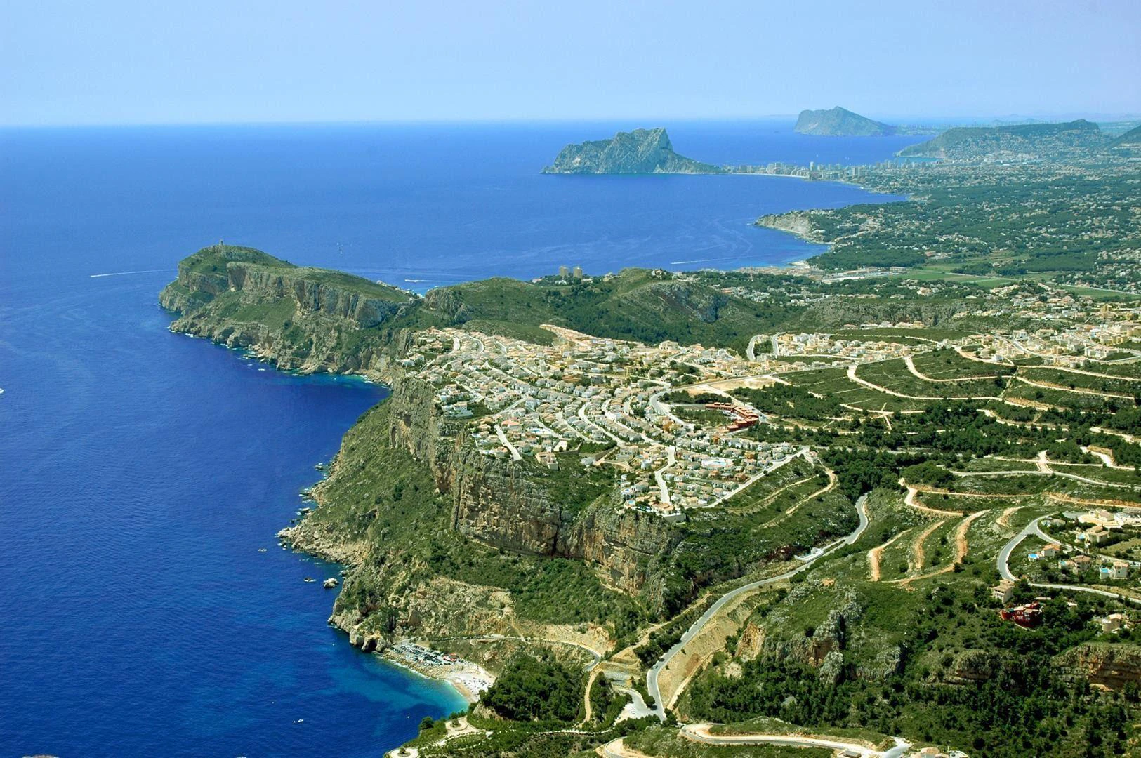 Cumbre del Sol: a modern luxury villa with stunning sea views