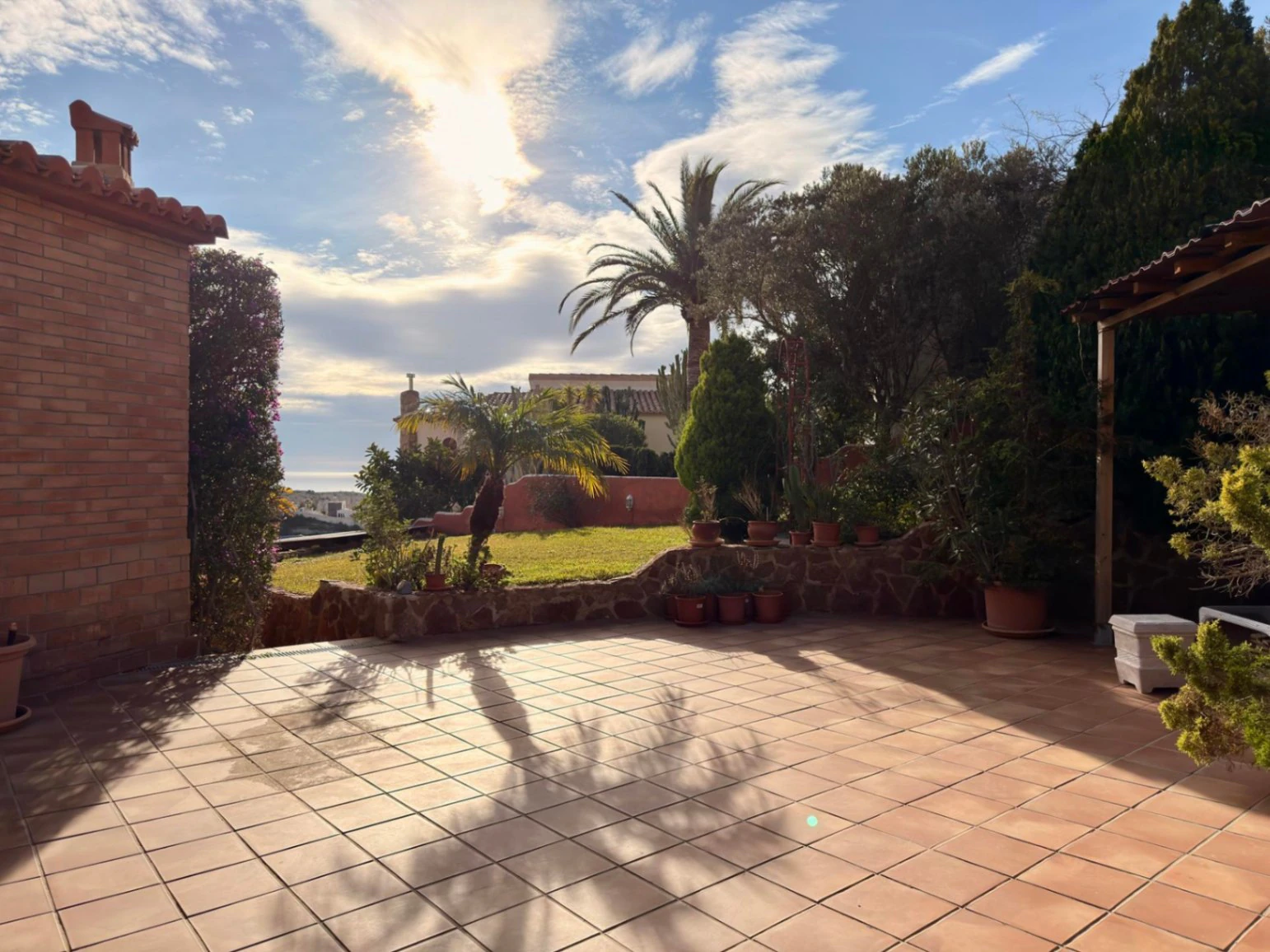Cumbre del Sol: a Mediterranean-style villa with a swimming pool and sea views
