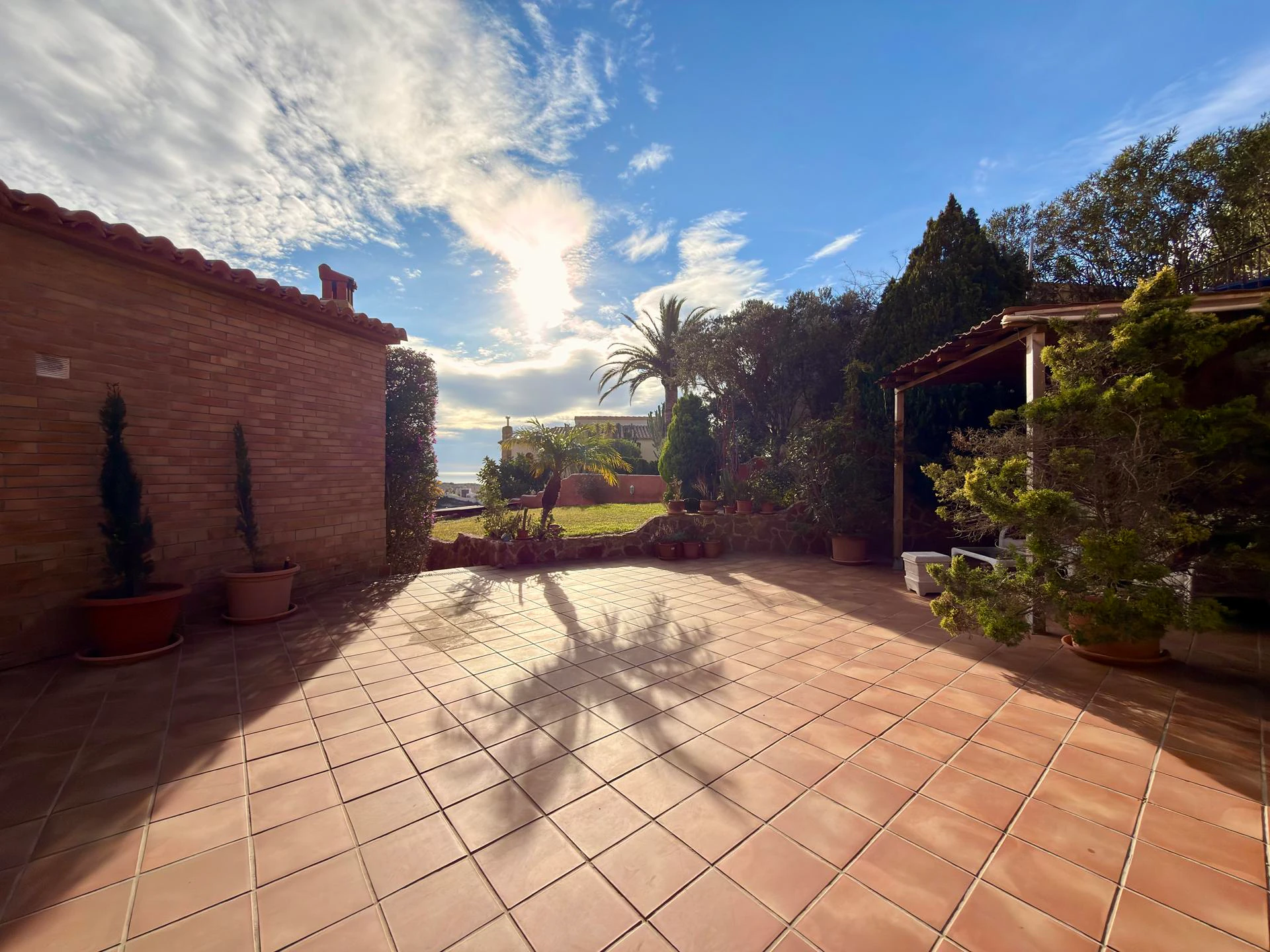 Cumbre del Sol: a Mediterranean-style villa with a swimming pool and sea views