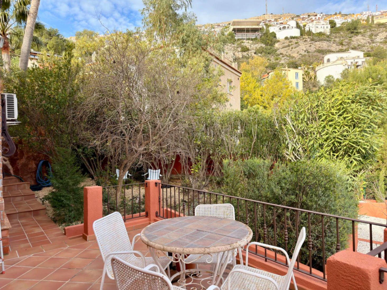 Cumbre del Sol: a Mediterranean-style villa with a swimming pool and sea views