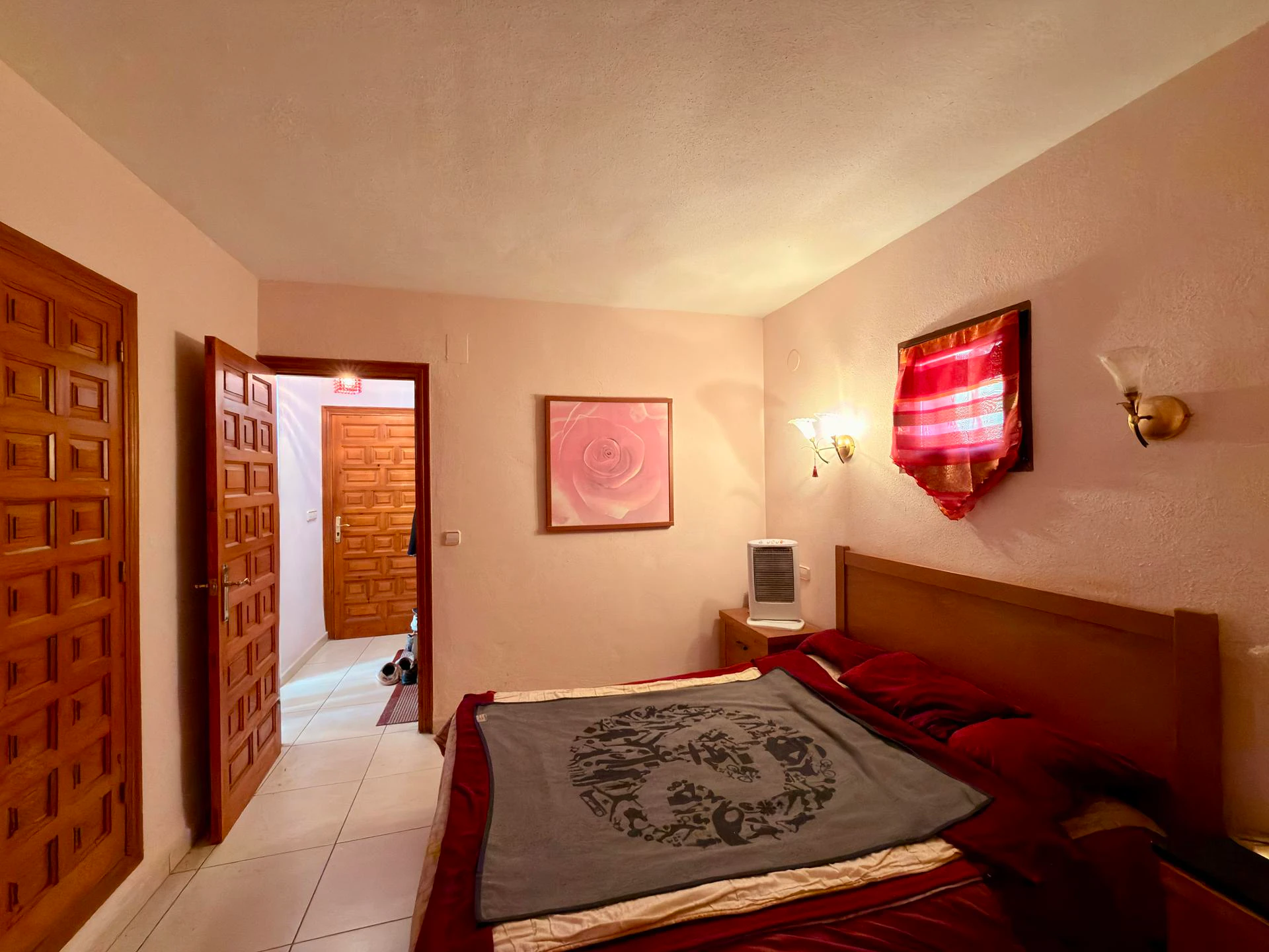 Cumbre del Sol: a Mediterranean-style villa with a swimming pool and sea views