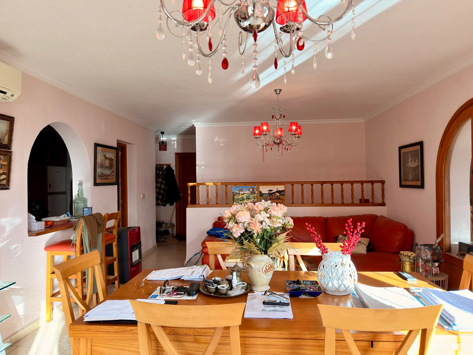 Cumbre del Sol: a Mediterranean-style villa with a swimming pool and sea views