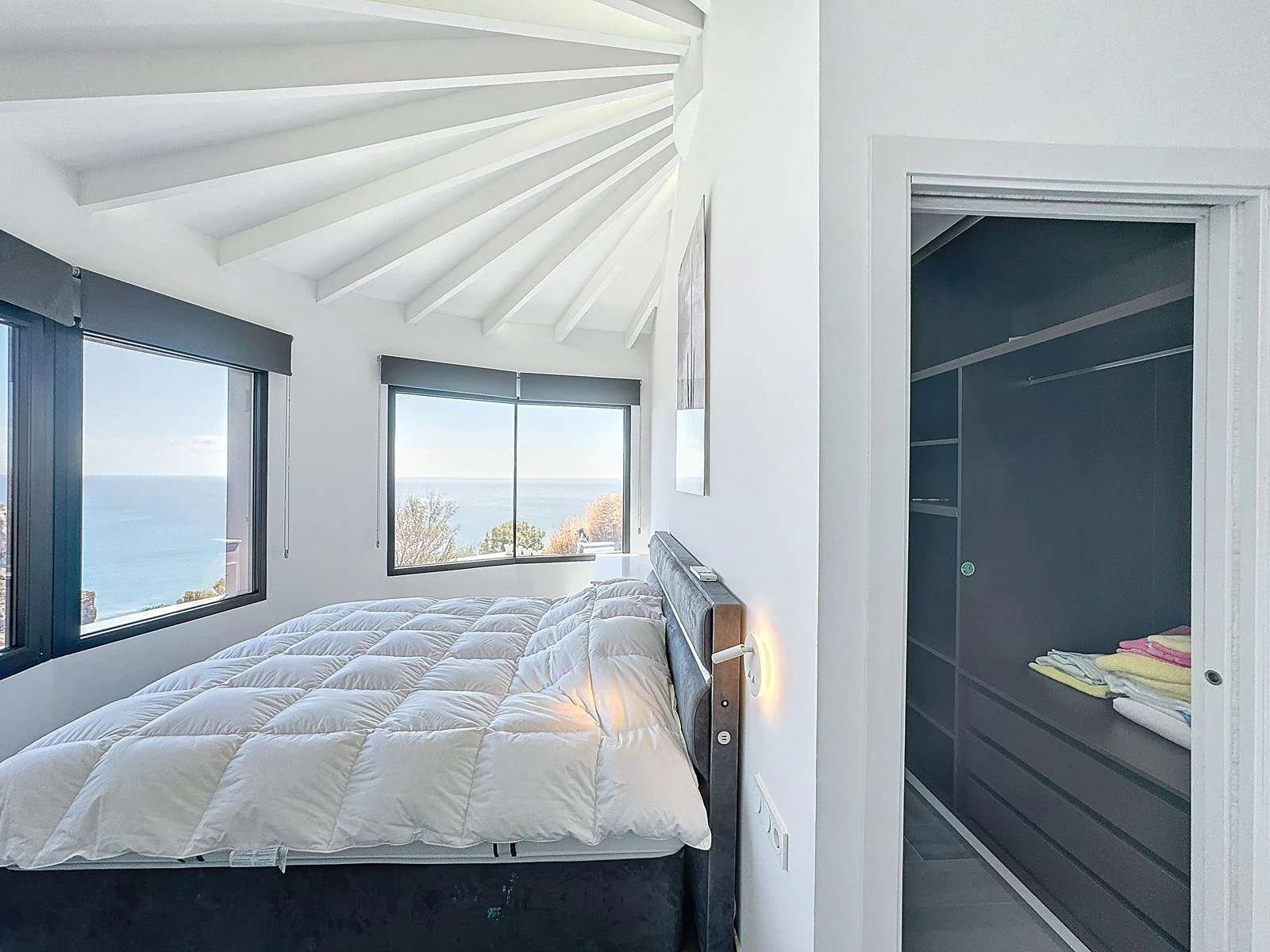 Cumbre del Sol Refurbished villa with sea views