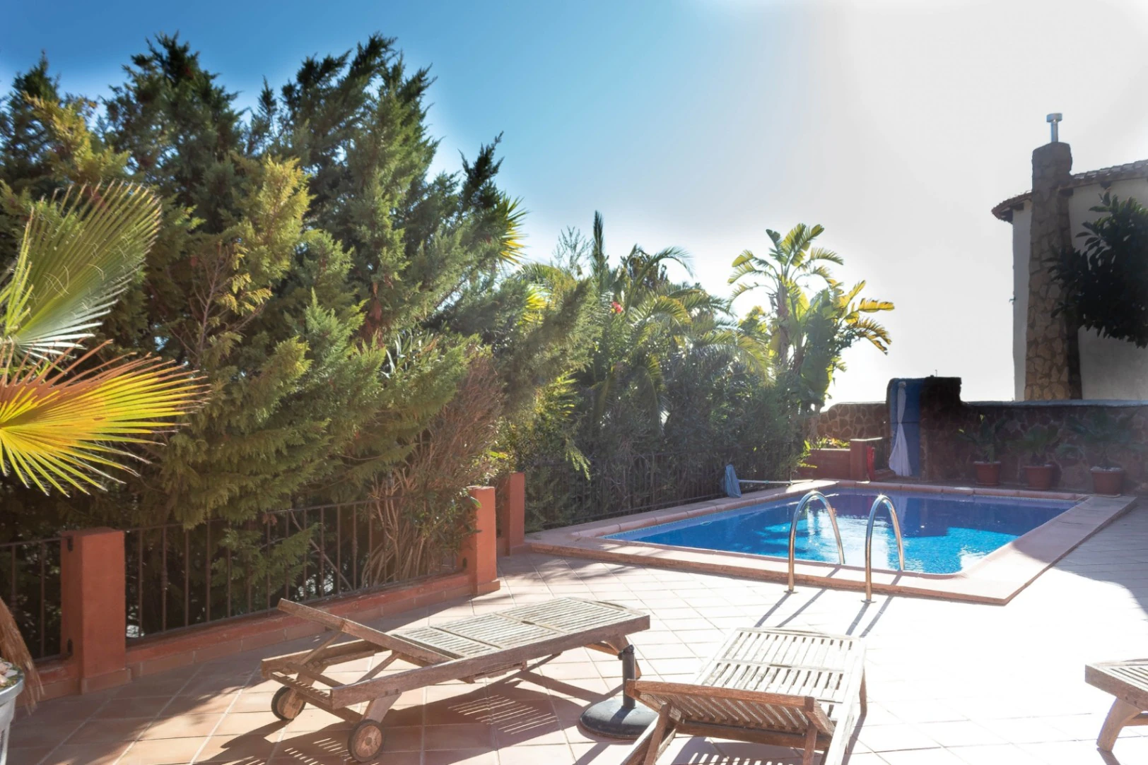 Cumbre del Sol: a Mediterranean-style villa with a swimming pool and sea views
