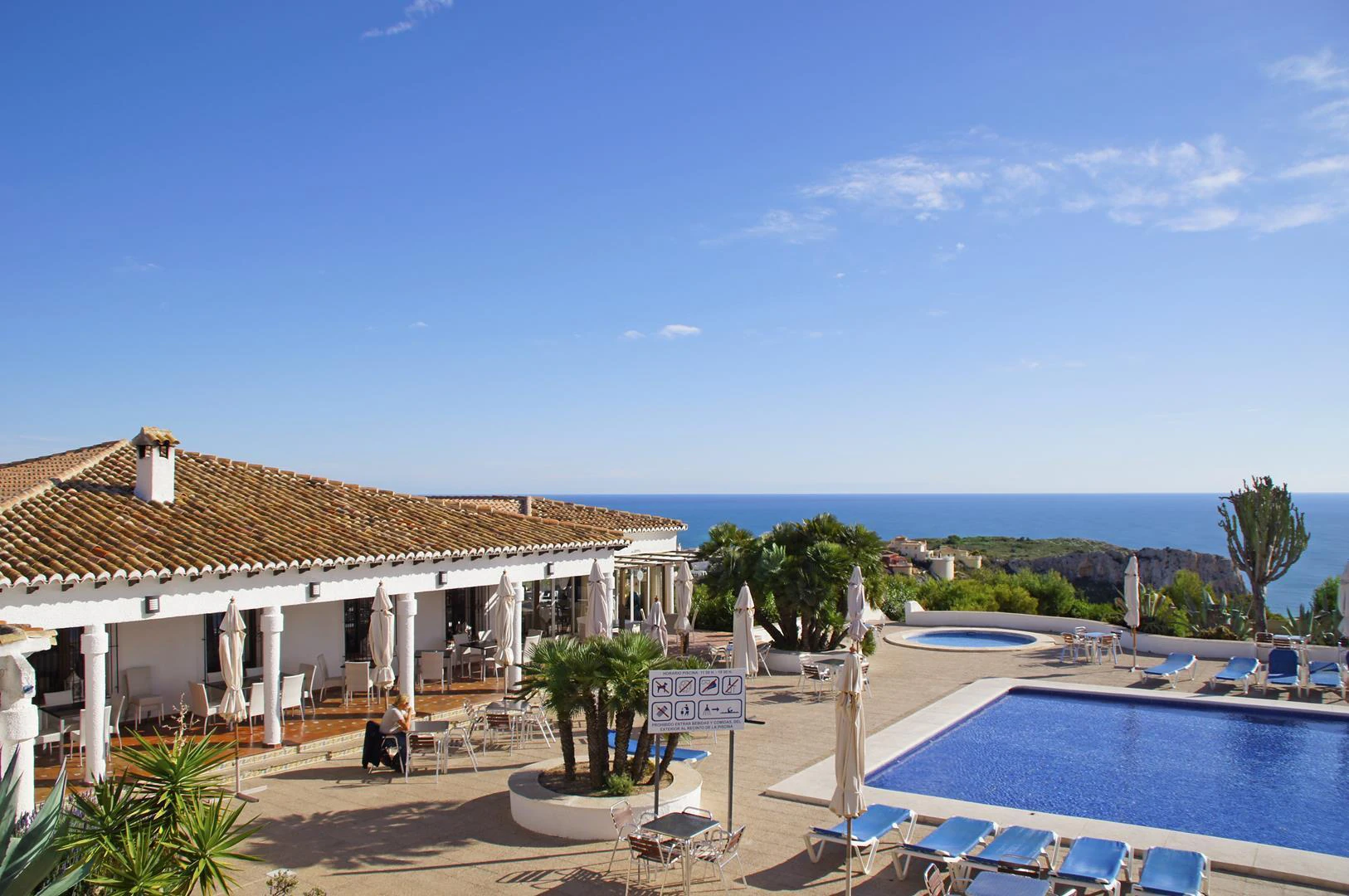 Cumbre del Sol: a modern luxury villa with stunning sea views