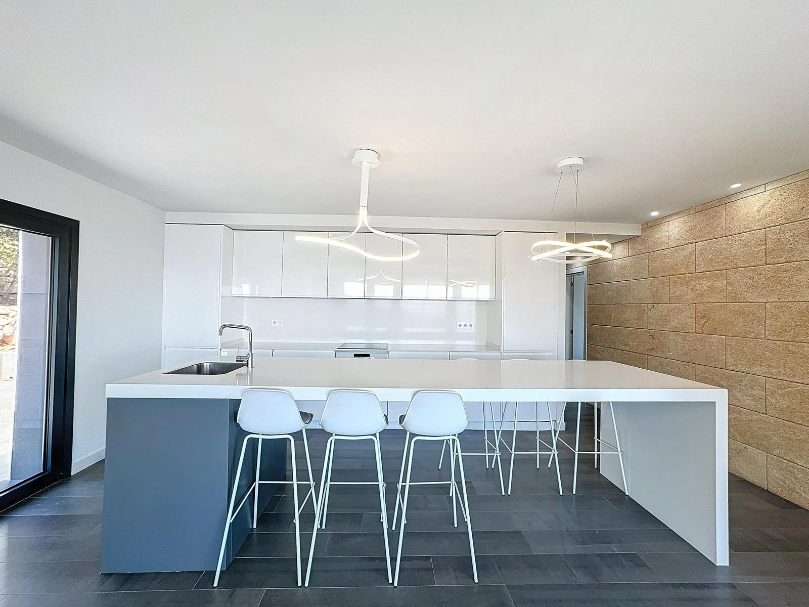 Cumbre del Sol Refurbished villa with sea views