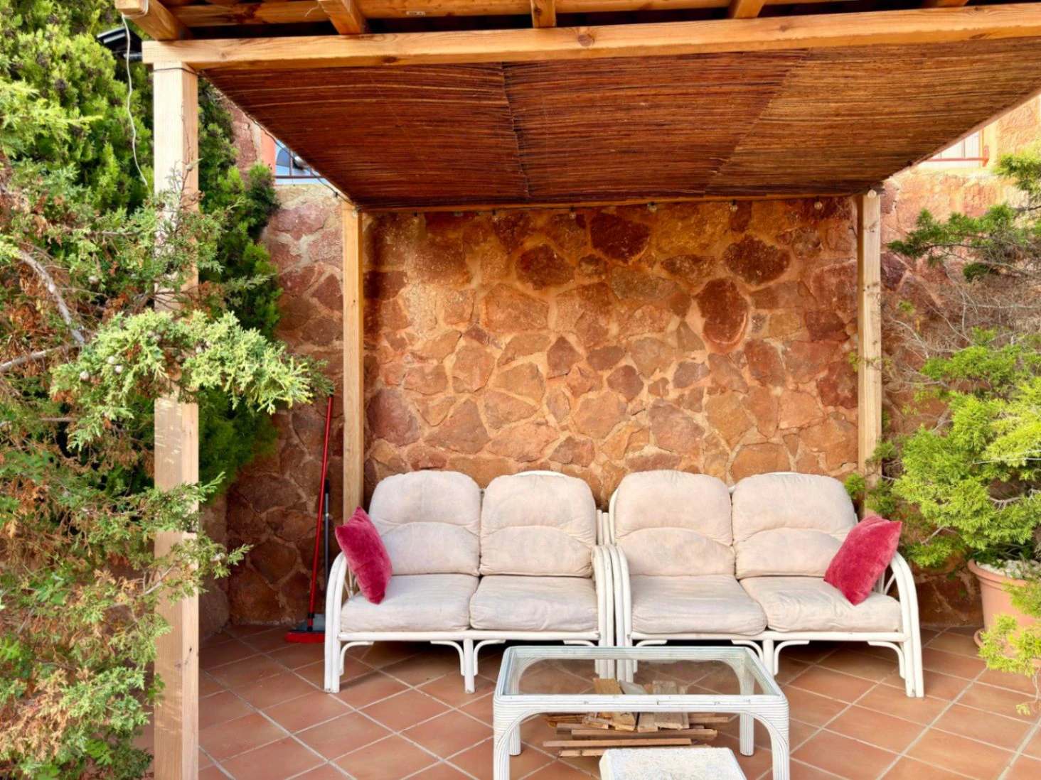 Cumbre del Sol: a Mediterranean-style villa with a swimming pool and sea views