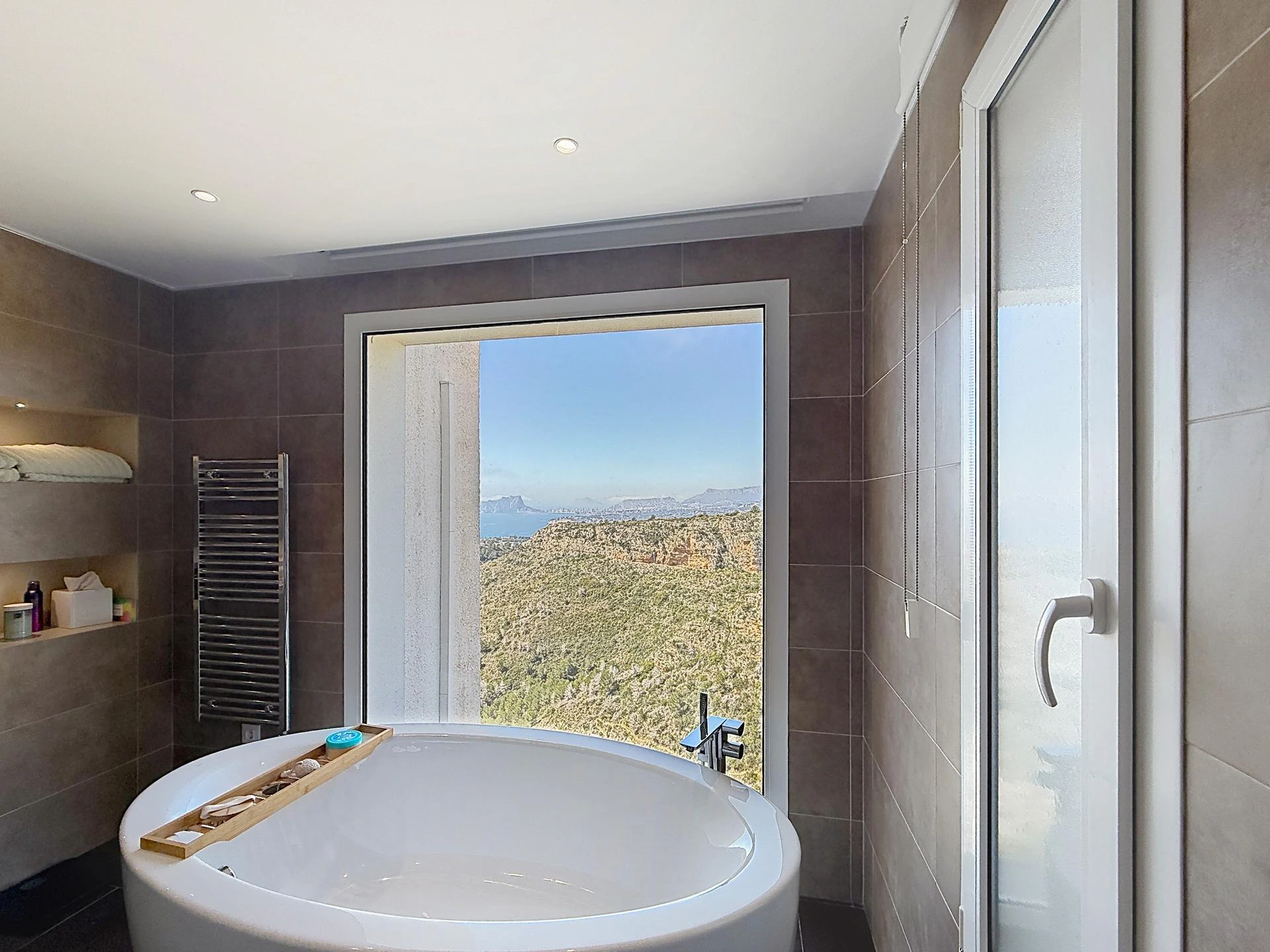 Cumbre del Sol, Luxury villa with panoramic sea views in Magnolias