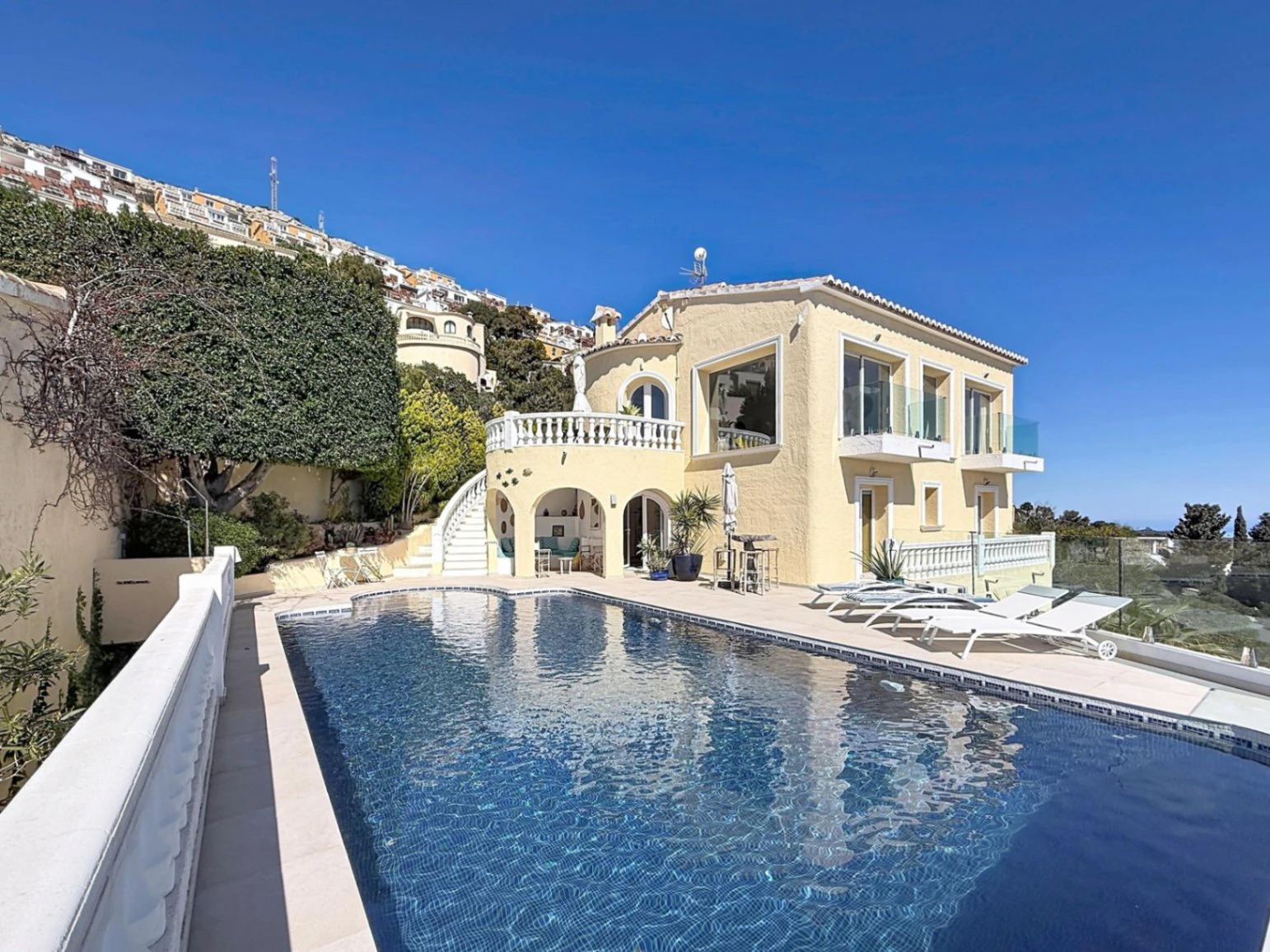 Cumbre del Sol villa renovated with spectacular sea views