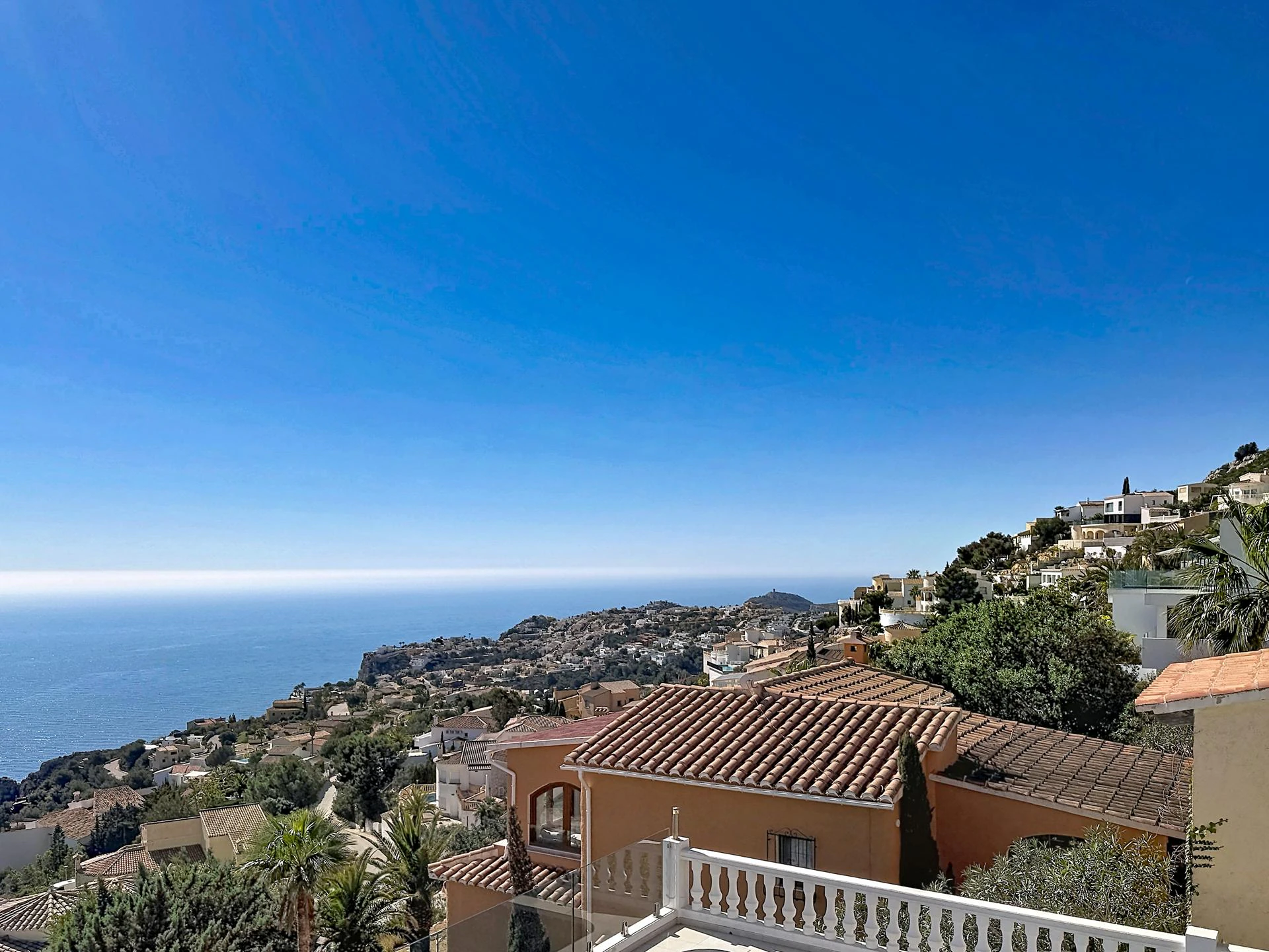 Cumbre del Sol villa renovated with spectacular sea views
