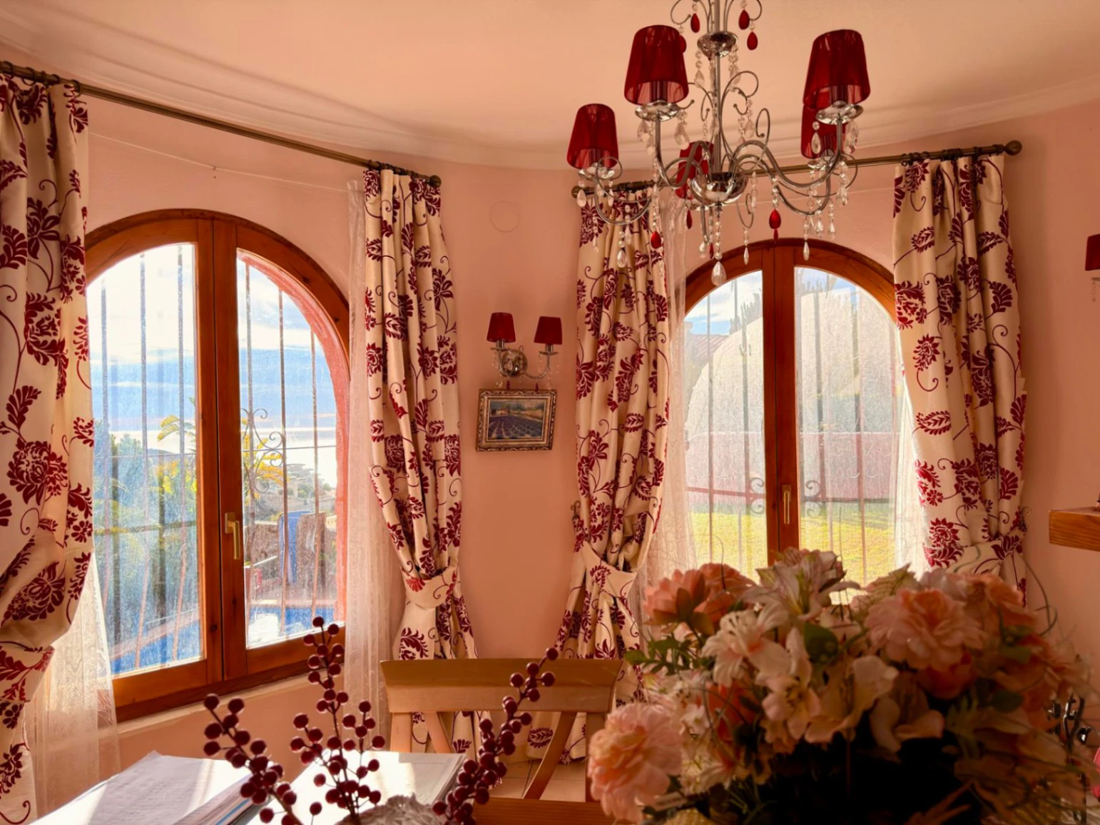 Cumbre del Sol: a Mediterranean-style villa with a swimming pool and sea views