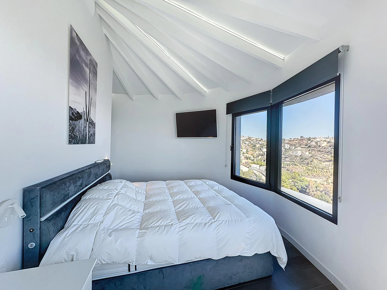 Cumbre del Sol Refurbished villa with sea views