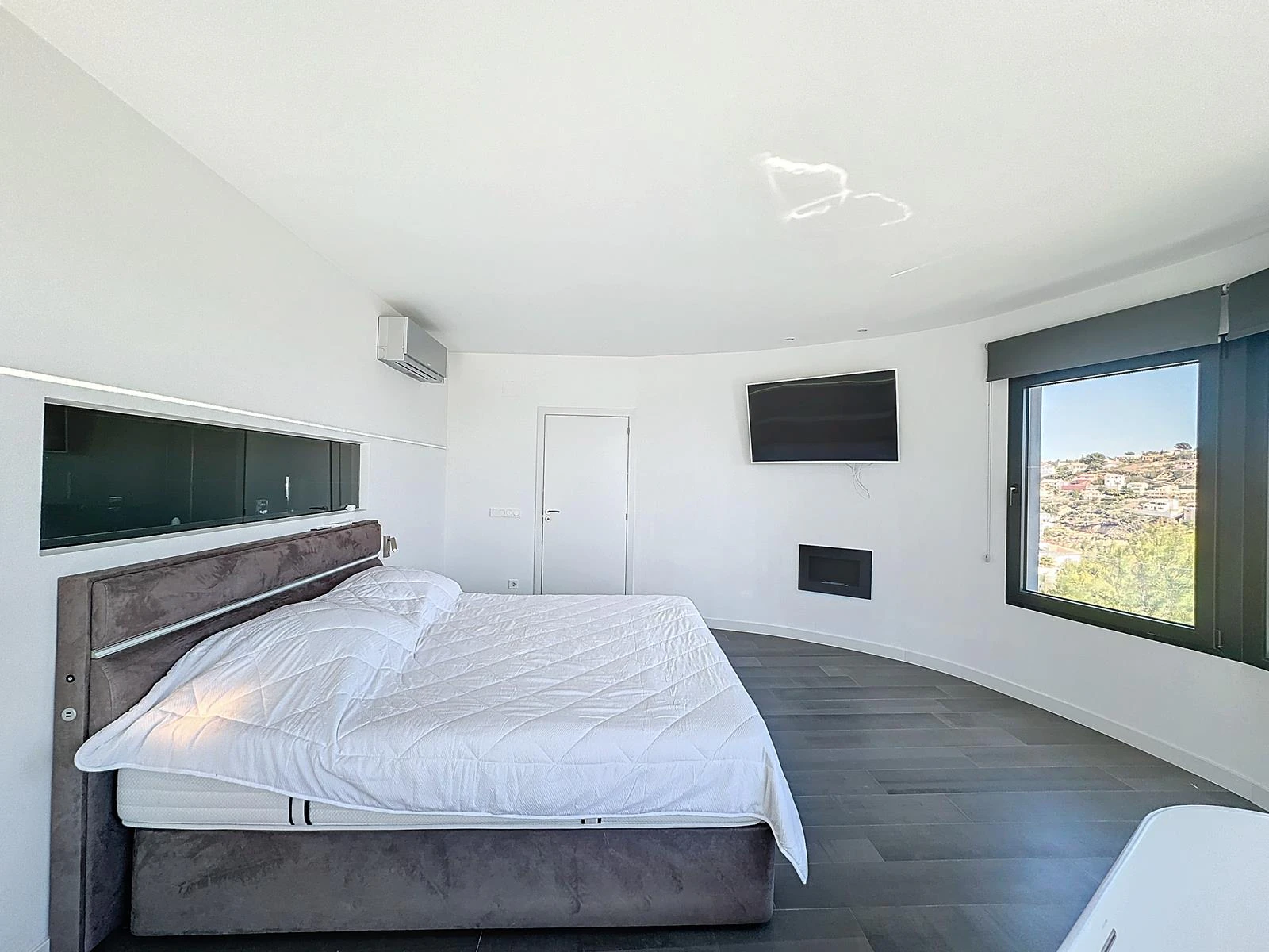 Cumbre del Sol Refurbished villa with sea views