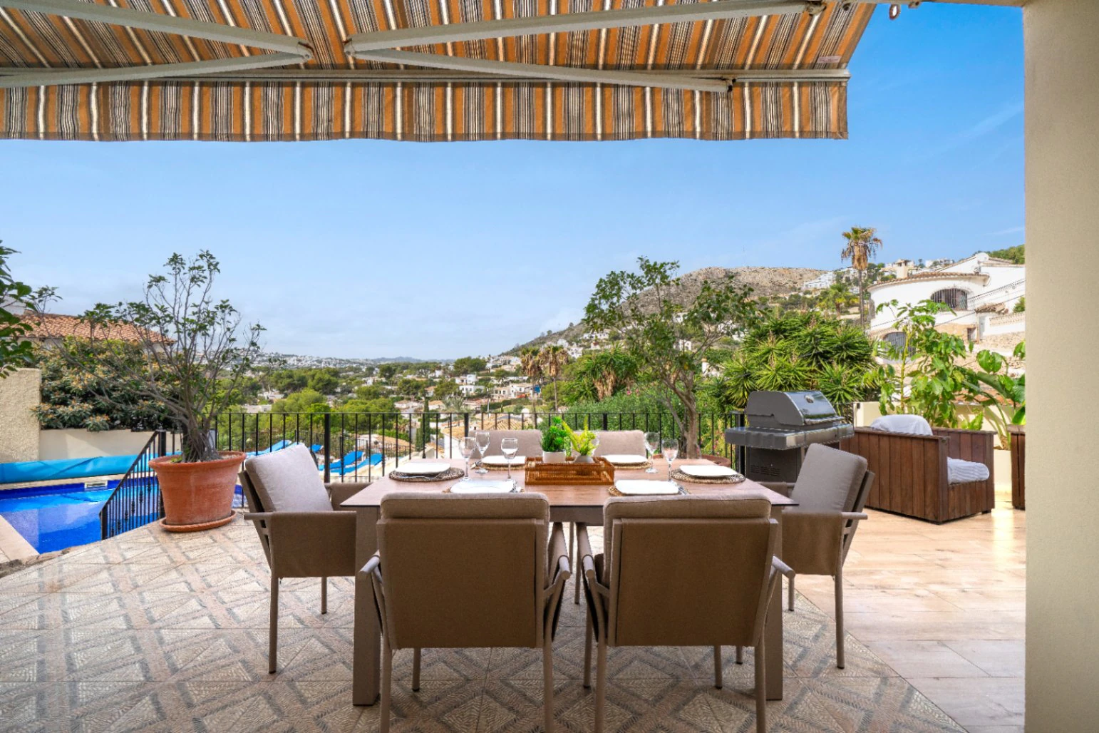 Villa for sale in El Portet area of Moraira surrounded by nature