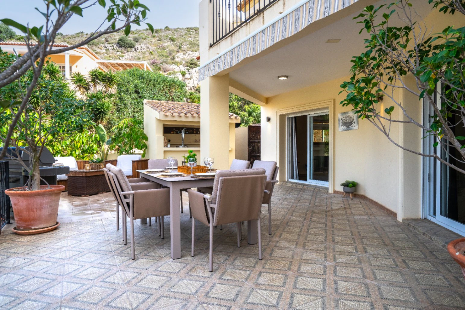 Villa for sale in El Portet area of Moraira surrounded by nature