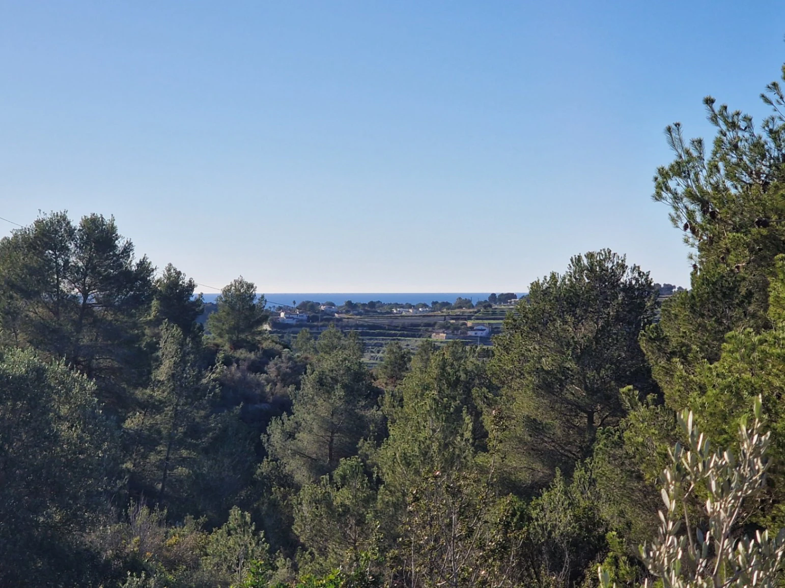 Sea view land to build a country house in Moraira