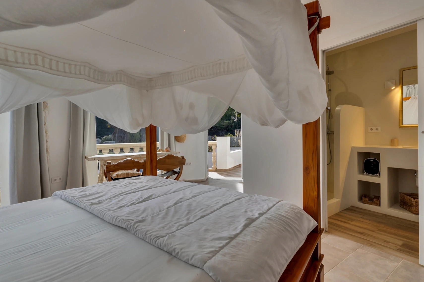 Prachtige, ruime villa met zeezicht te koop in Benimeit, Moraira