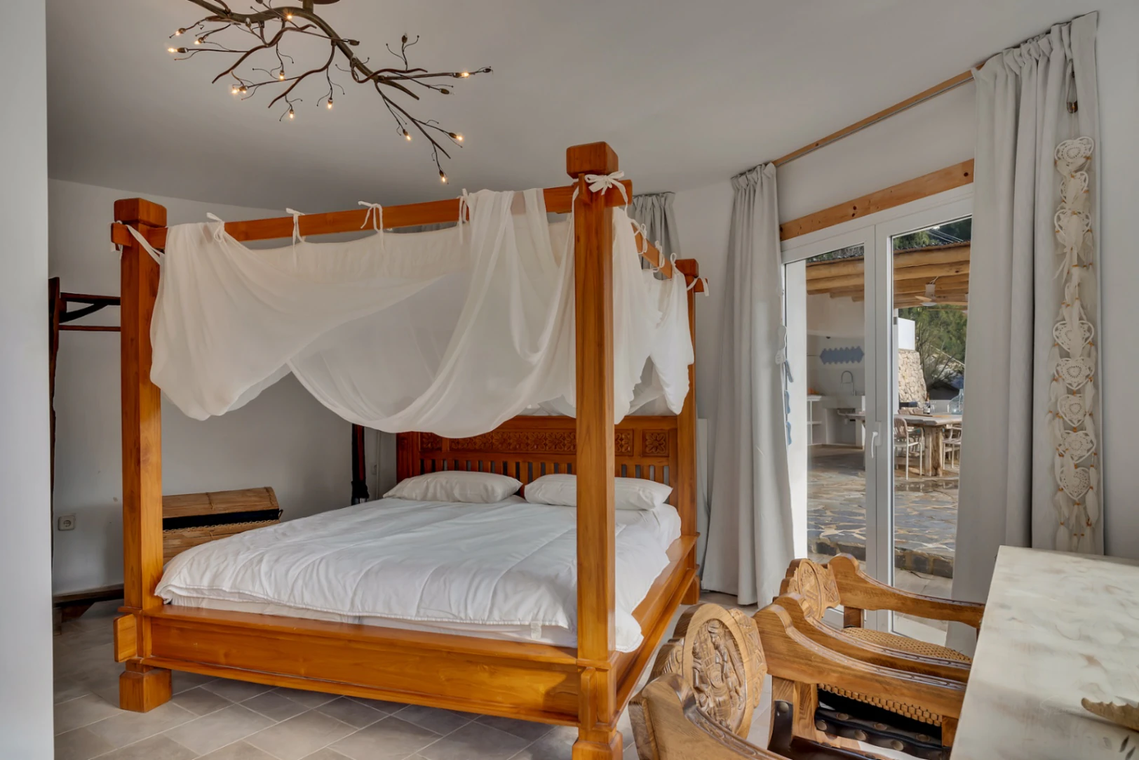 Prachtige, ruime villa met zeezicht te koop in Benimeit, Moraira