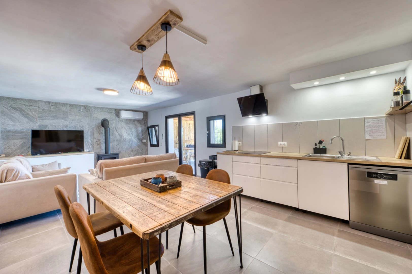 Beautiful renovated finca for sale in Benissa with sea views – ready to move in
